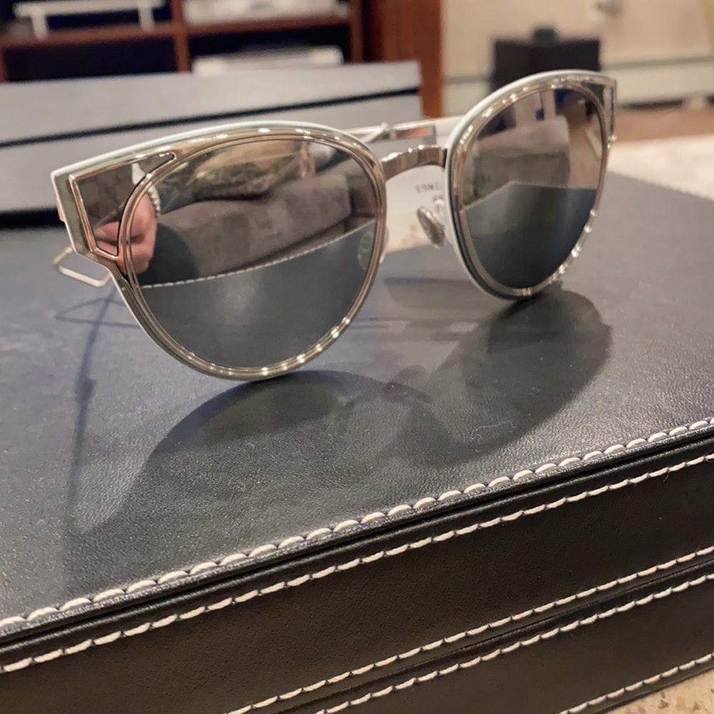 Christian Dior Reflective Silver Sunglasses BNWT - Picture 2 of 4